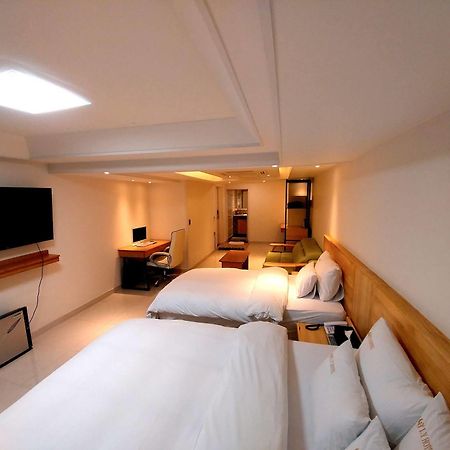 I.Y Hotel Σουγόν Εξωτερικό φωτογραφία