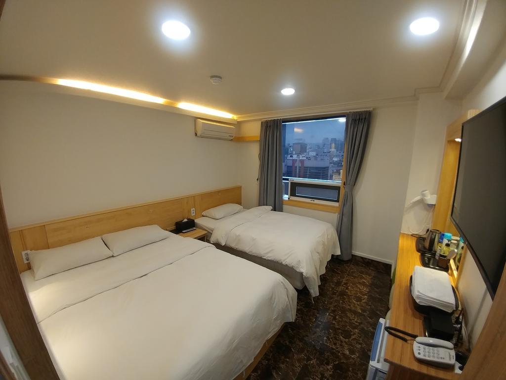 I.Y Hotel Σουγόν Εξωτερικό φωτογραφία