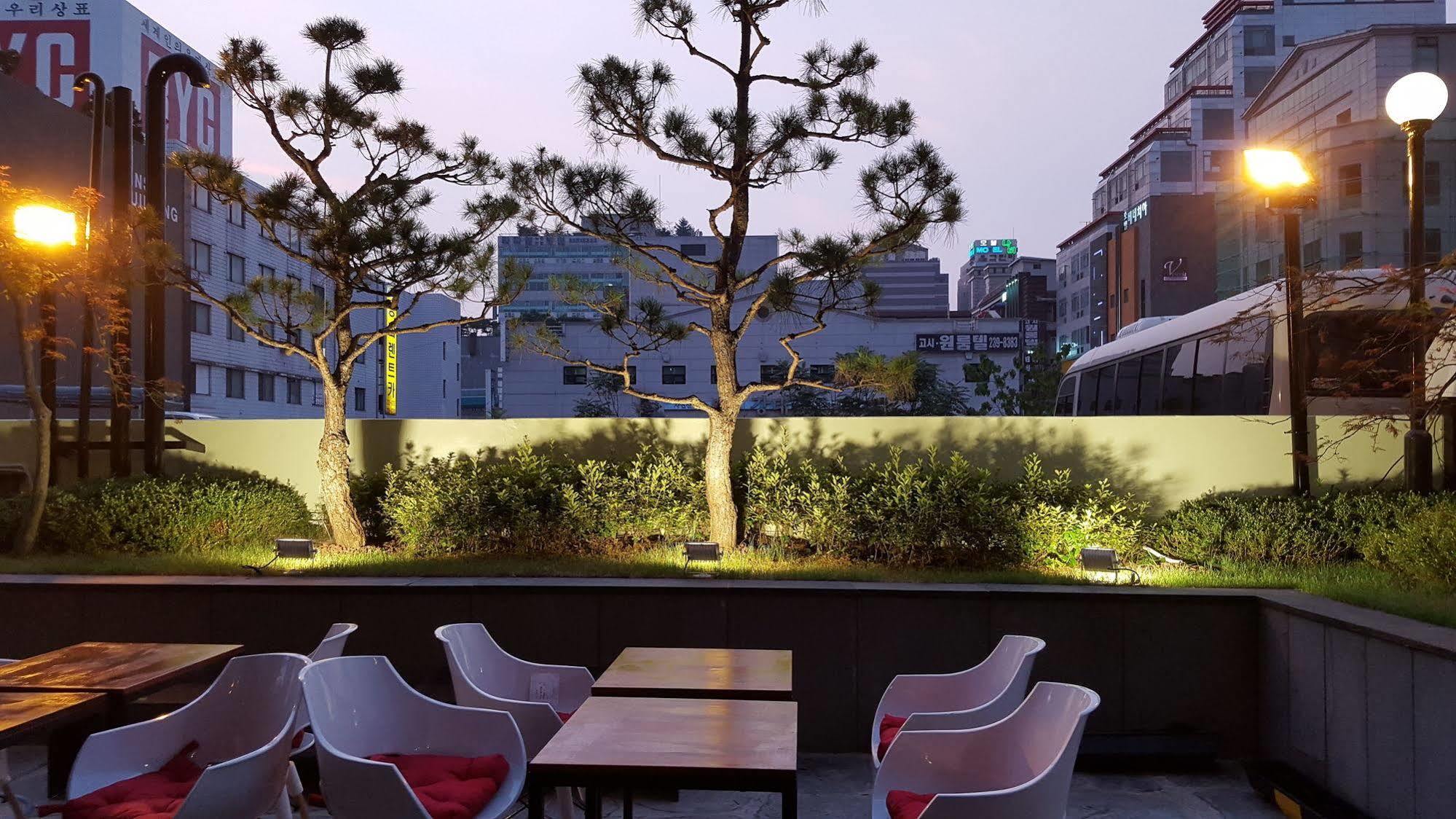 I.Y Hotel Σουγόν Εξωτερικό φωτογραφία