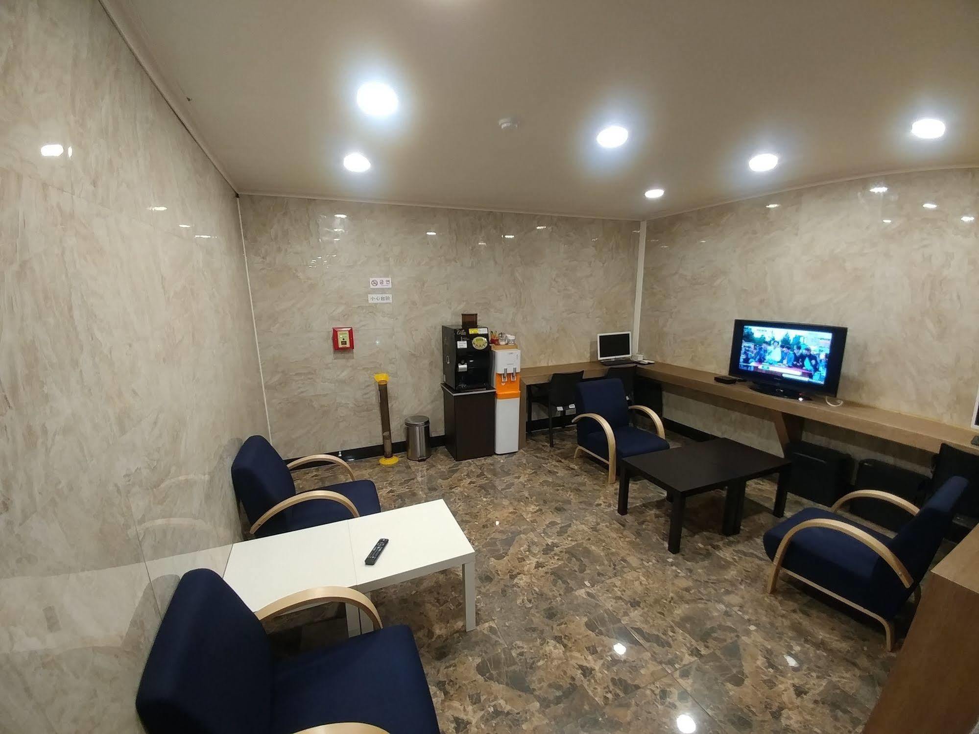 I.Y Hotel Σουγόν Εξωτερικό φωτογραφία