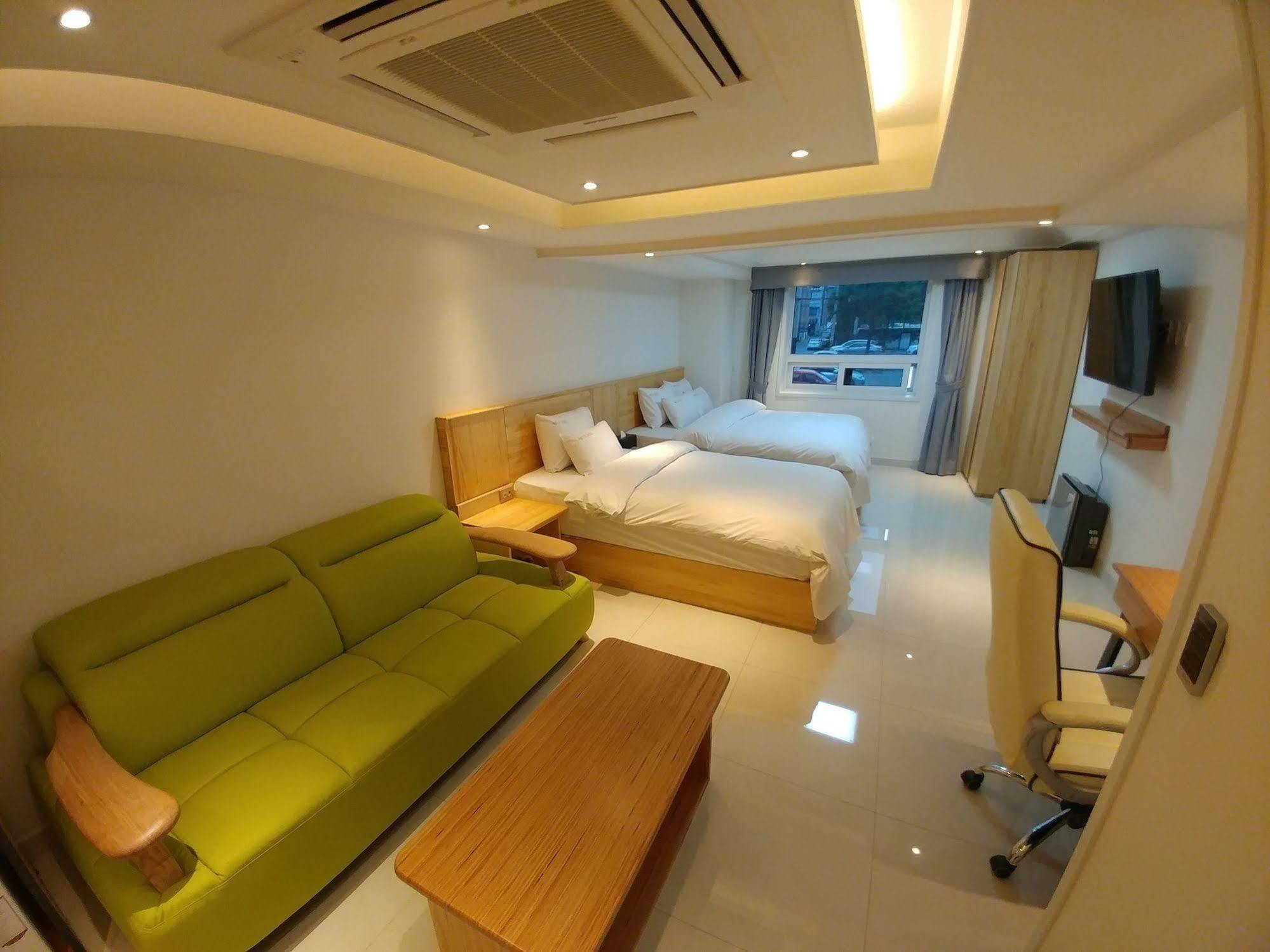 I.Y Hotel Σουγόν Εξωτερικό φωτογραφία