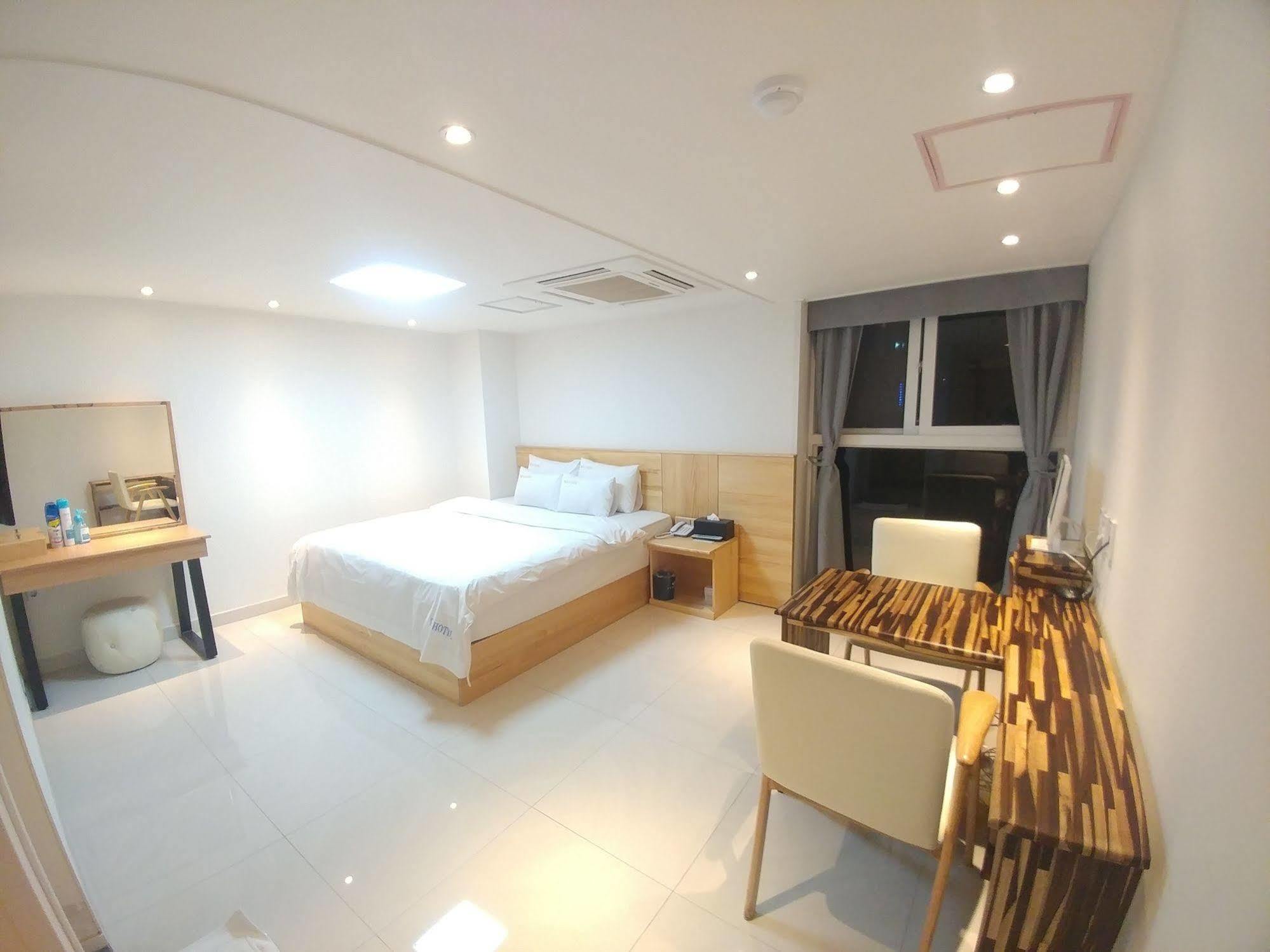 I.Y Hotel Σουγόν Εξωτερικό φωτογραφία