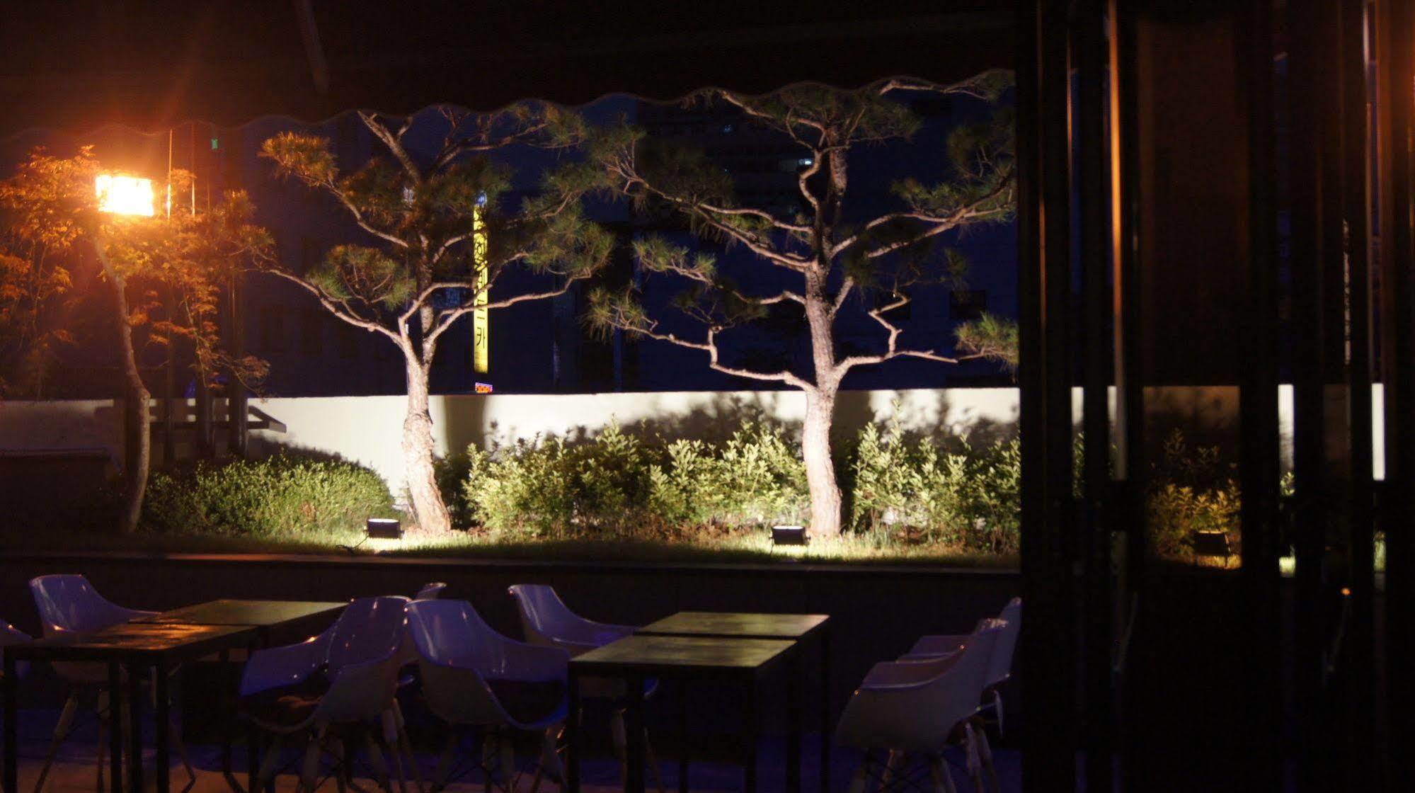 I.Y Hotel Σουγόν Εξωτερικό φωτογραφία