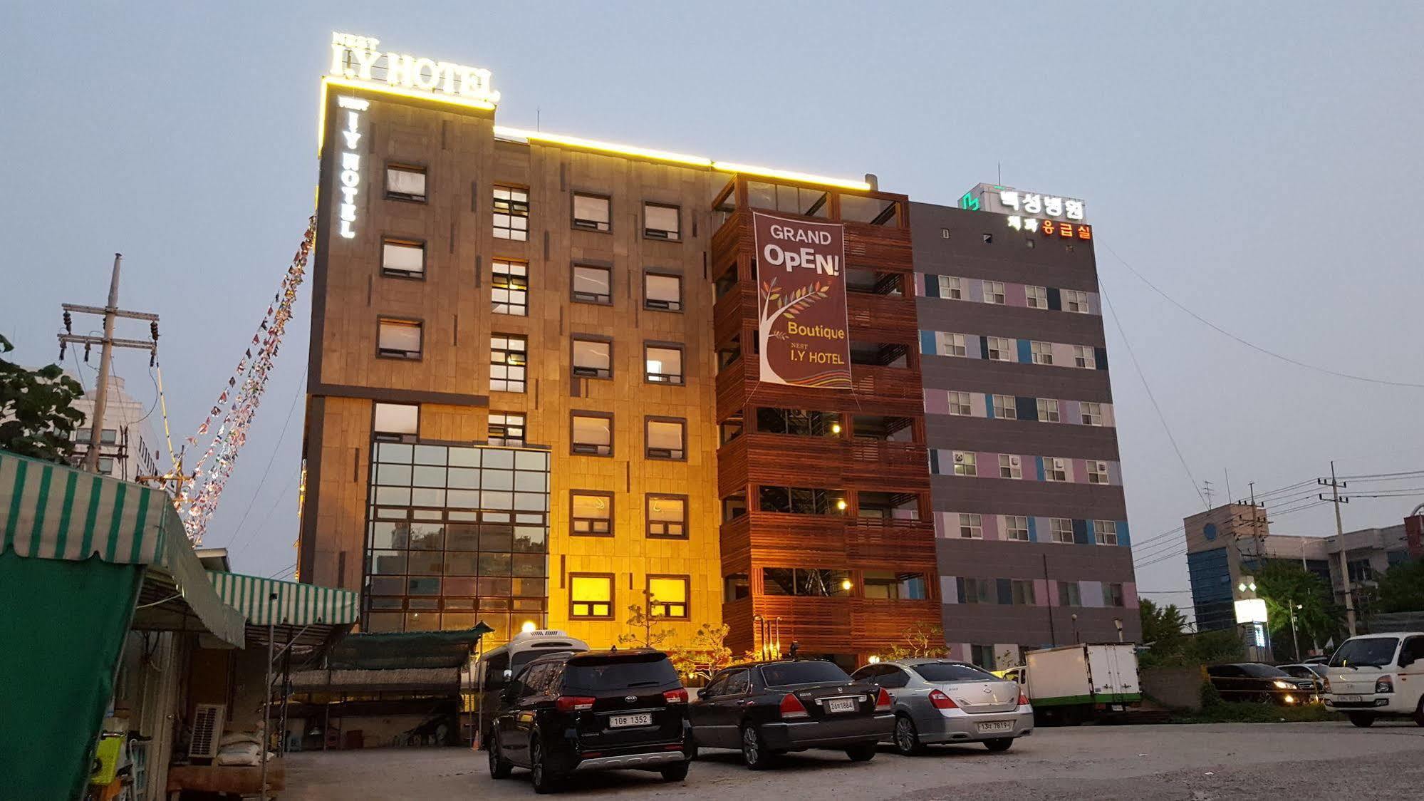 I.Y Hotel Σουγόν Εξωτερικό φωτογραφία