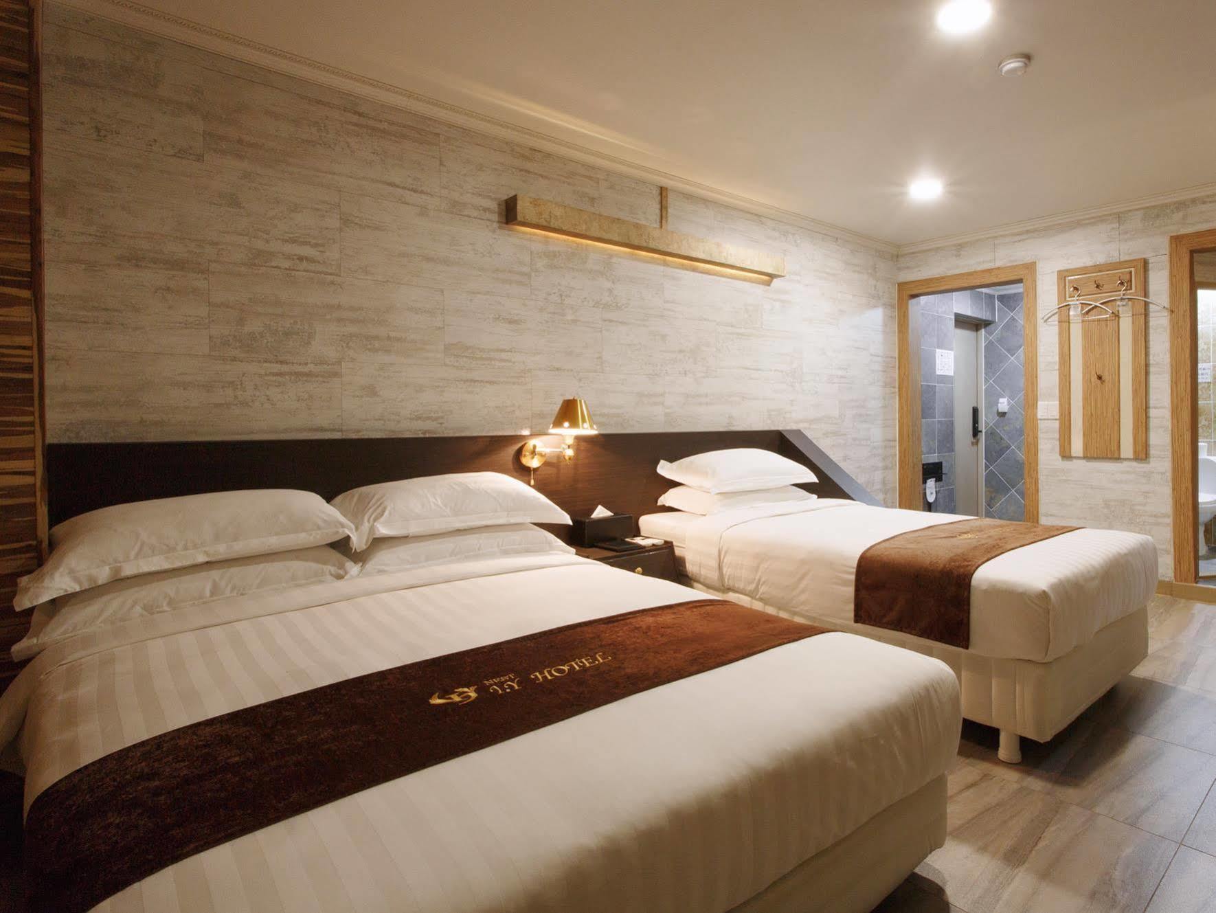 I.Y Hotel Σουγόν Εξωτερικό φωτογραφία