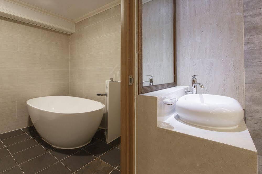 I.Y Hotel Σουγόν Εξωτερικό φωτογραφία