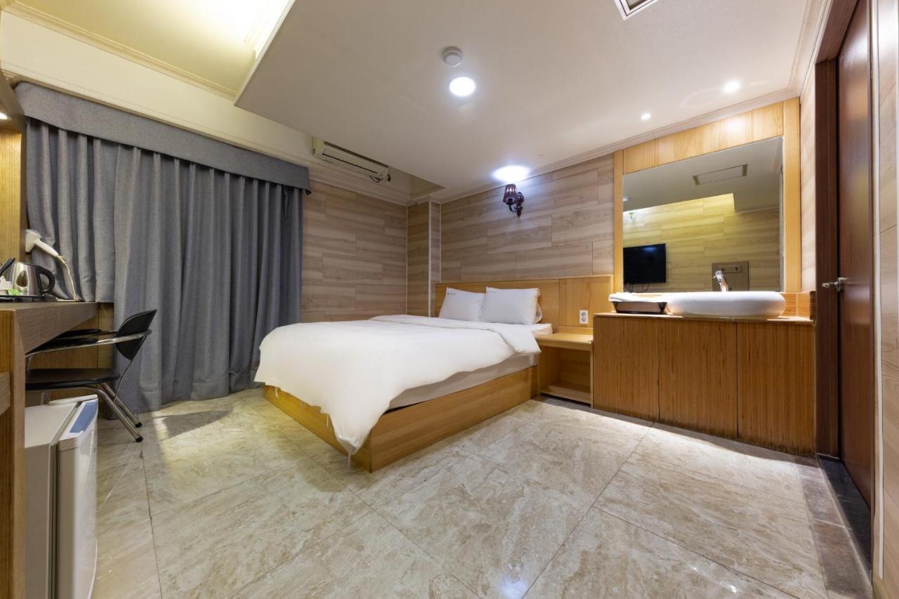 I.Y Hotel Σουγόν Εξωτερικό φωτογραφία