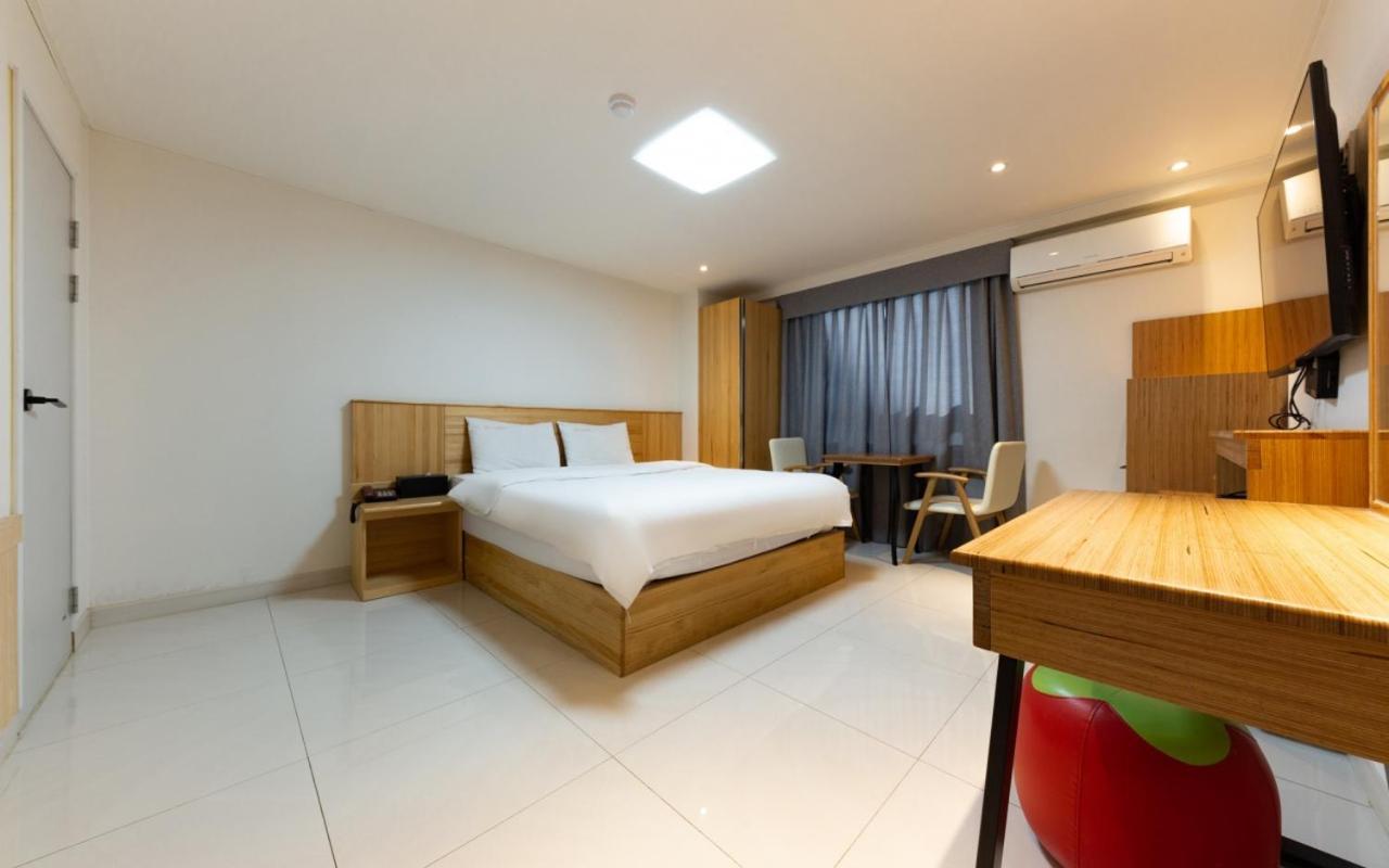 I.Y Hotel Σουγόν Εξωτερικό φωτογραφία