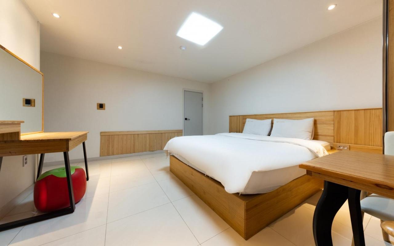 I.Y Hotel Σουγόν Εξωτερικό φωτογραφία