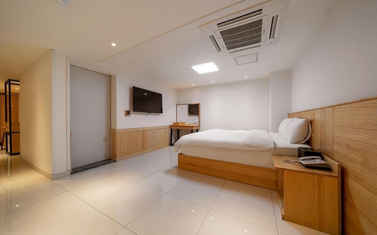 I.Y Hotel Σουγόν Εξωτερικό φωτογραφία