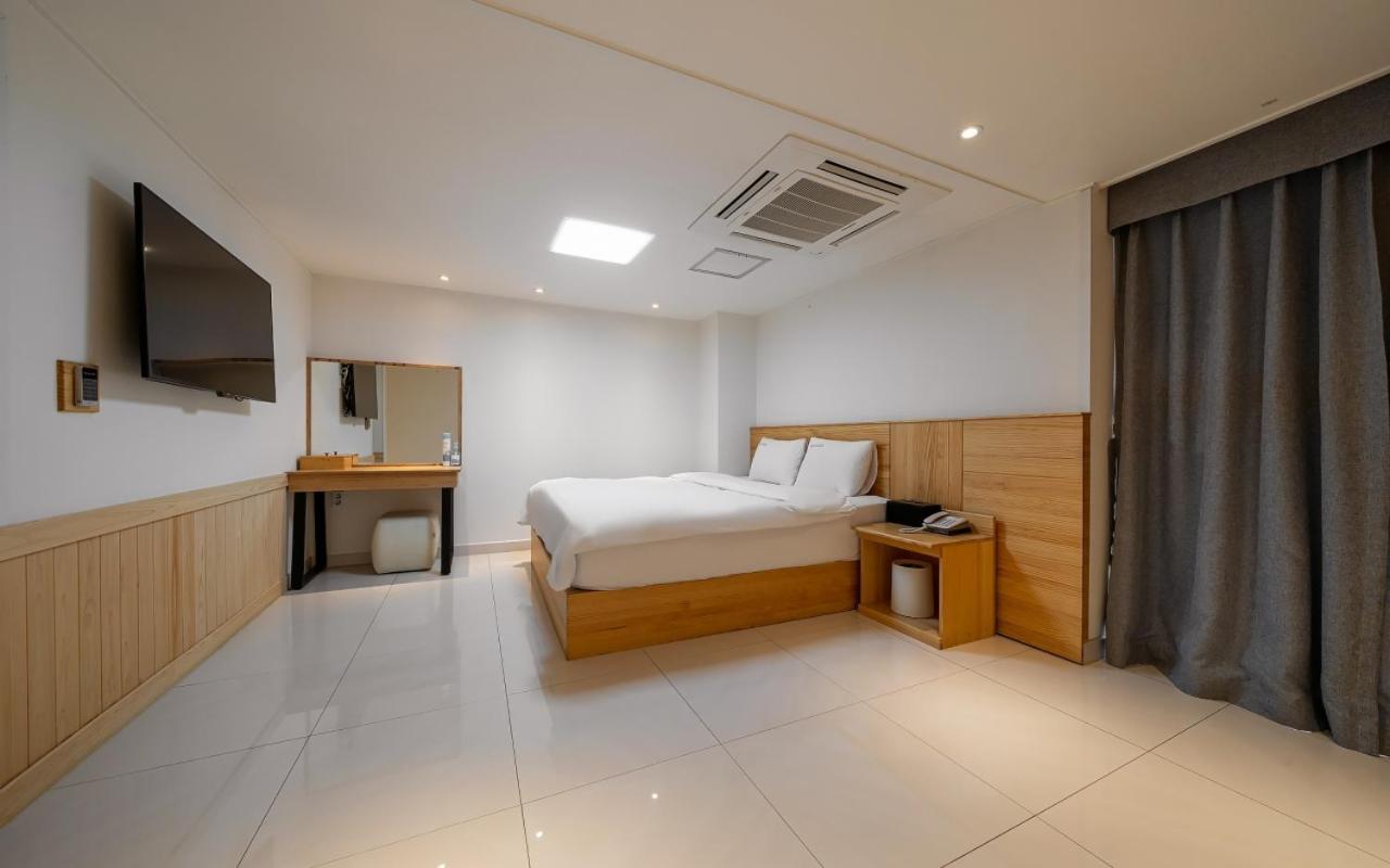 I.Y Hotel Σουγόν Εξωτερικό φωτογραφία