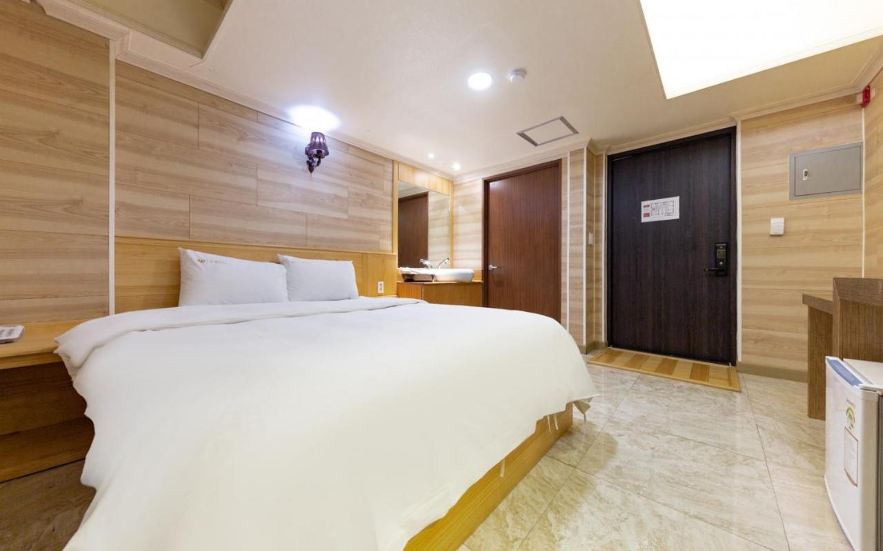 I.Y Hotel Σουγόν Εξωτερικό φωτογραφία