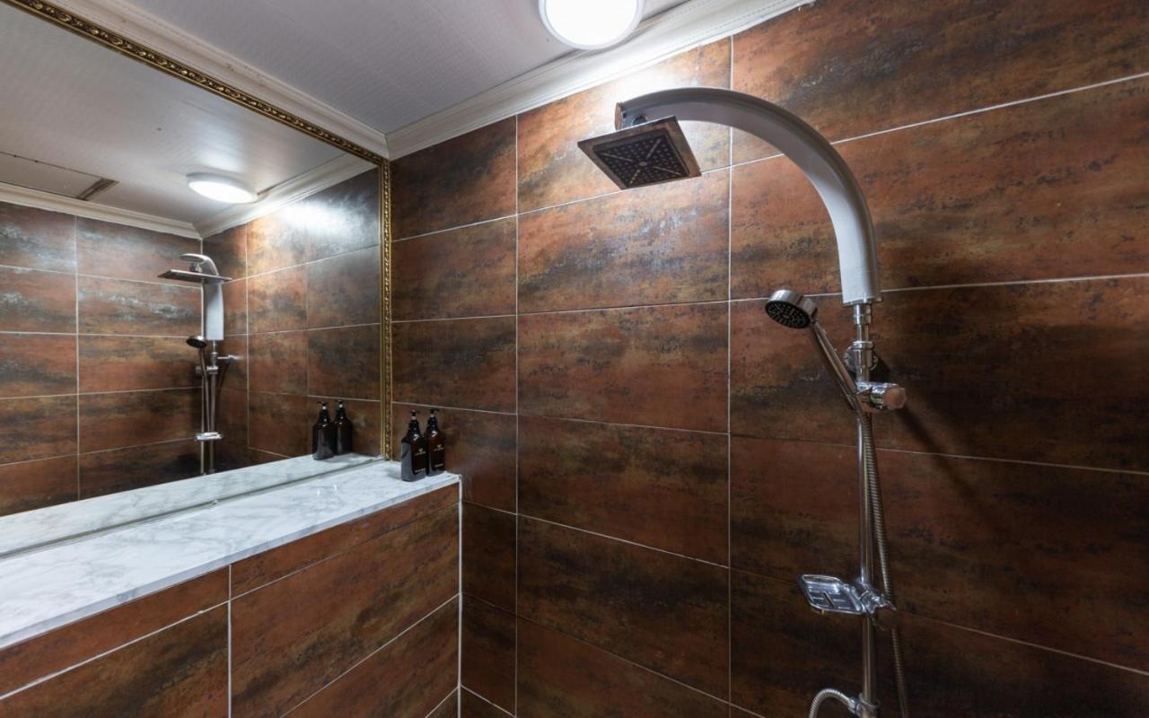 I.Y Hotel Σουγόν Εξωτερικό φωτογραφία
