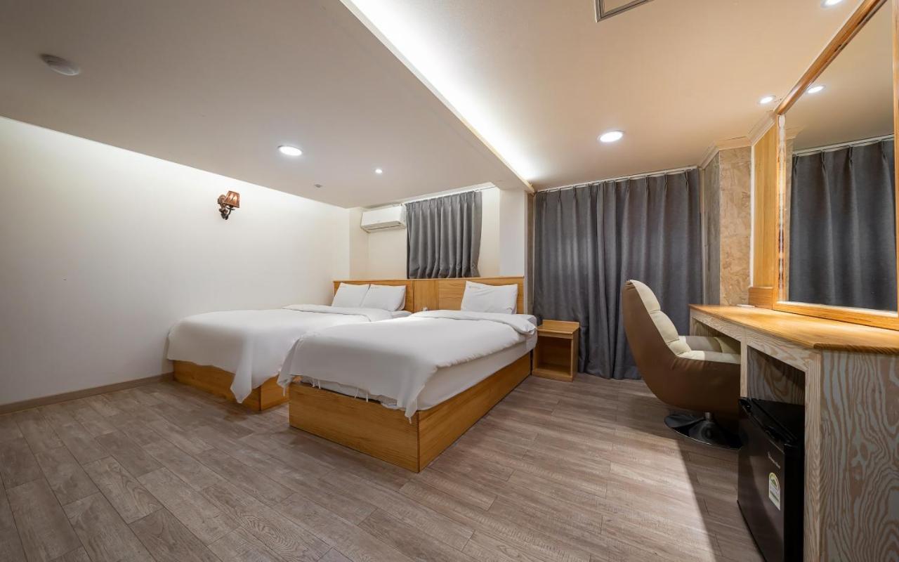 I.Y Hotel Σουγόν Εξωτερικό φωτογραφία