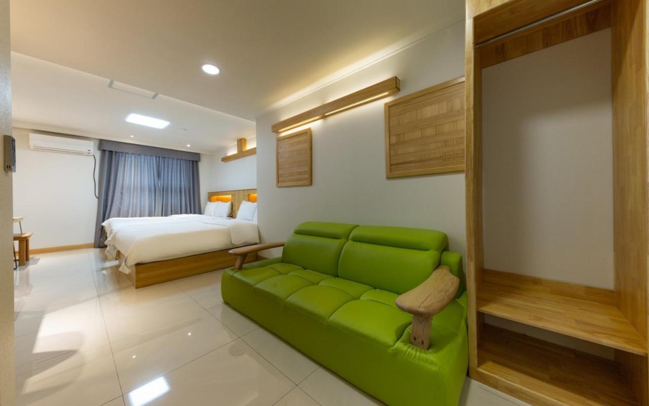 I.Y Hotel Σουγόν Εξωτερικό φωτογραφία