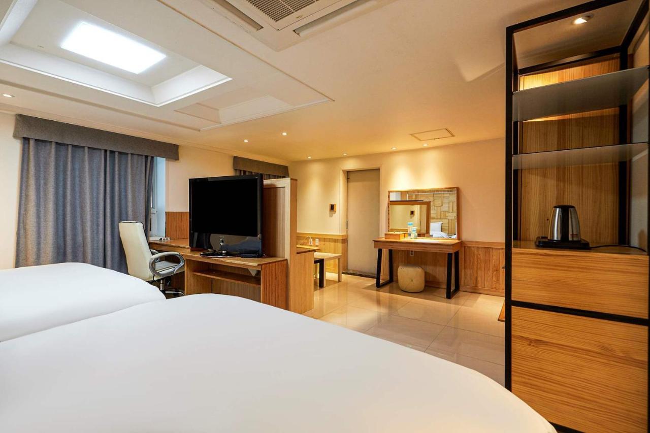 I.Y Hotel Σουγόν Εξωτερικό φωτογραφία
