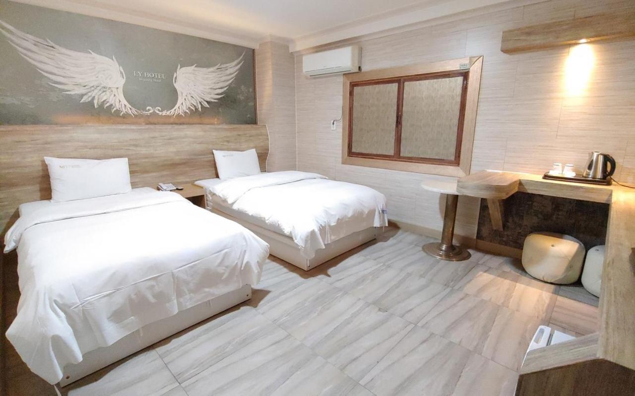 I.Y Hotel Σουγόν Εξωτερικό φωτογραφία