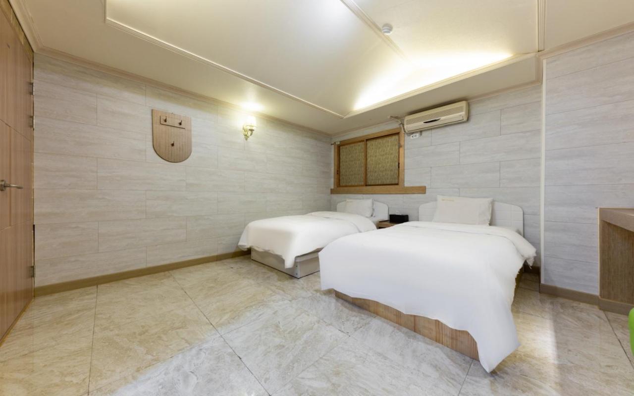 I.Y Hotel Σουγόν Εξωτερικό φωτογραφία