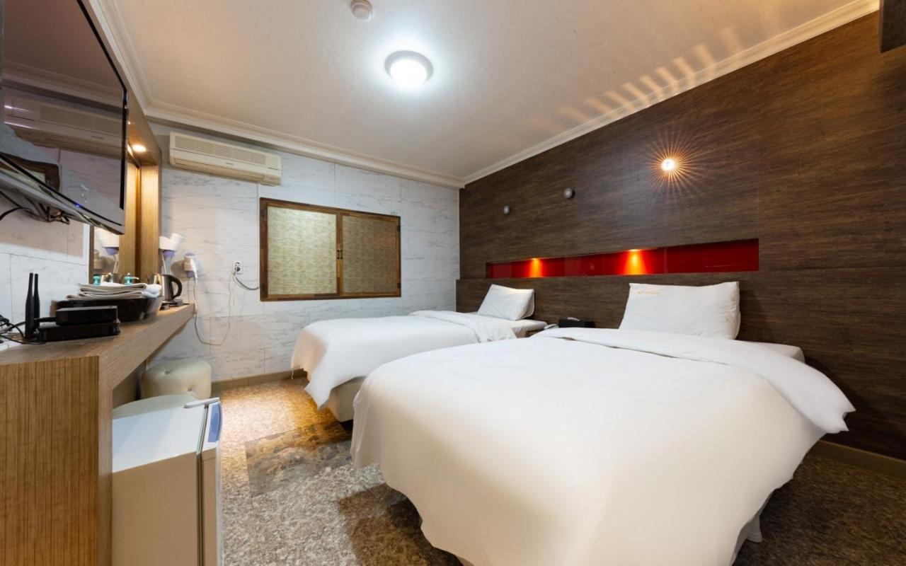 I.Y Hotel Σουγόν Εξωτερικό φωτογραφία