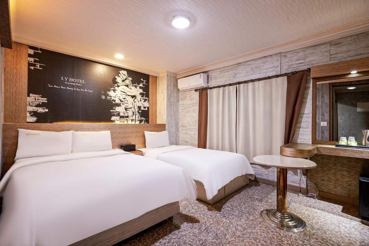 I.Y Hotel Σουγόν Εξωτερικό φωτογραφία