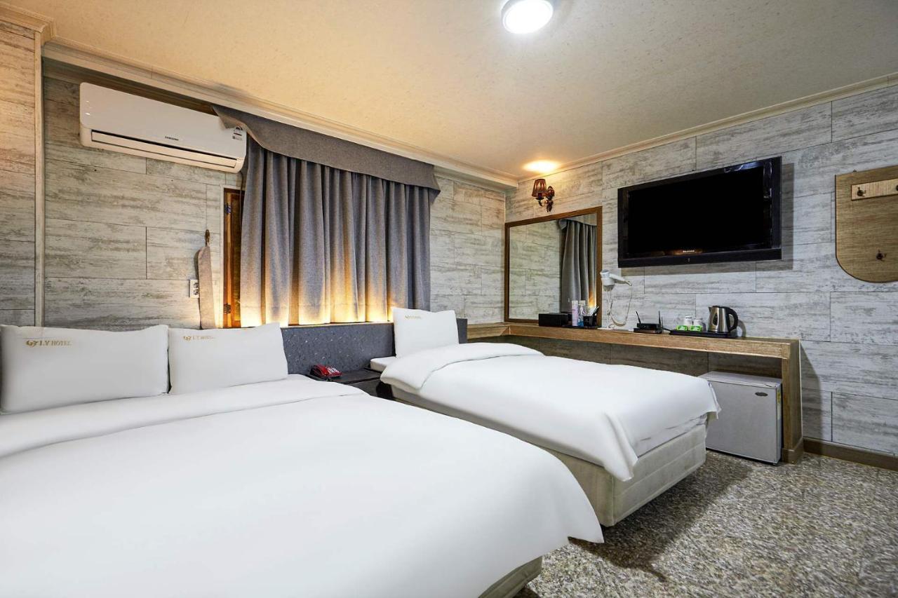 I.Y Hotel Σουγόν Εξωτερικό φωτογραφία